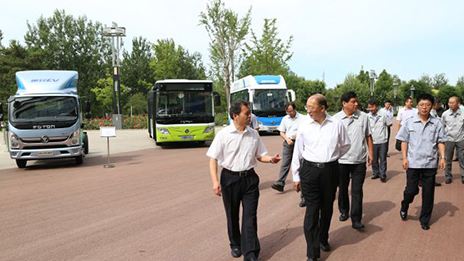 中國(guó)汽車工程學(xué)會(huì)理事長(zhǎng)李駿院士一行到北汽集團(tuán)調(diào)研